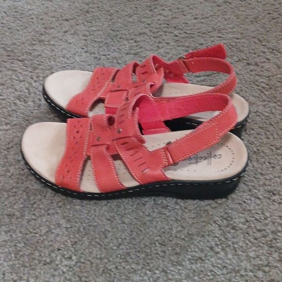 Collection by Clarks Lexi Qwin Coral Leather Sandals Women’s Size 8N NWT - Picture 3 of 8